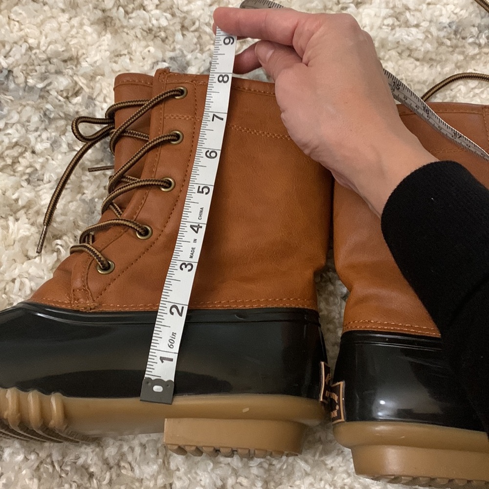The Original Duck Boot | Size: 7.5 - image 8